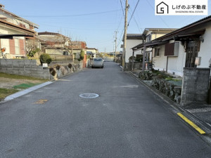 湖南市下田、土地の前面道路を含む現地写真画像です