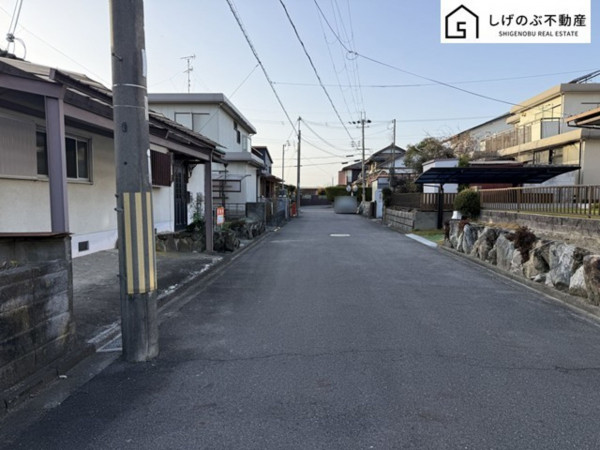 湖南市下田、土地の前面道路を含む現地写真画像です