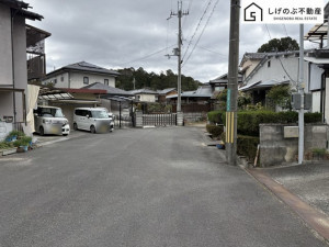 湖南市柑子袋西、土地の前面道路を含む現地写真画像です