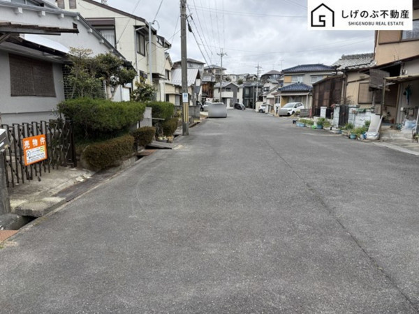 湖南市柑子袋西、土地の前面道路を含む現地写真画像です