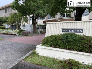 甲賀市水口町泉、土地の小学校画像です