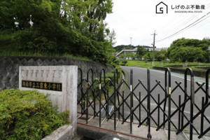 湖南市三雲、中古一戸建ての小学校画像です