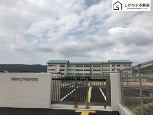湖南市三雲、中古一戸建ての中学校画像です