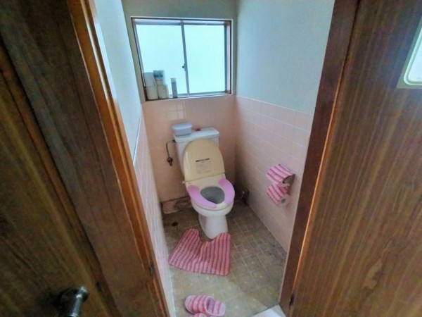 下新川郡朝日町平柳、中古一戸建てのトイレ画像です