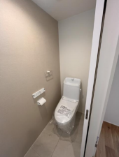 富山市弥生町、中古一戸建てのトイレ画像です