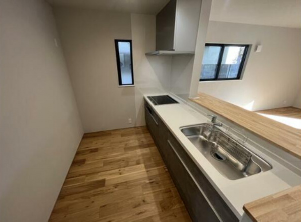 富山市弥生町、中古一戸建てのキッチン画像です