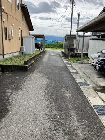 富山市太田南町、中古一戸建ての前面道路を含む現地写真画像です