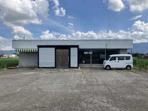南砺市田中、収益物件/店舗事務所の間取り画像です