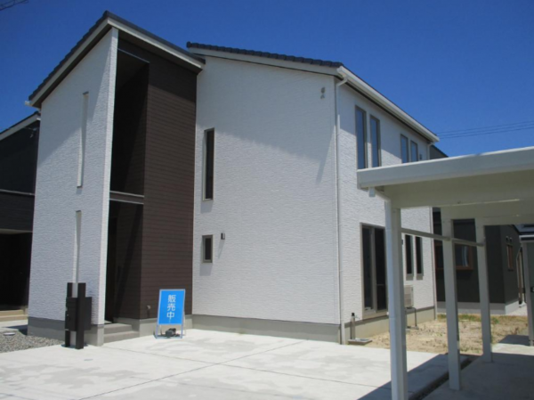 富山市上飯野、中古一戸建ての外観画像です