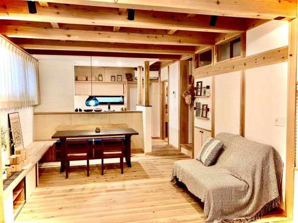 富山市下大久保、中古一戸建ての居間画像です