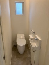 富山市経堂新町、中古一戸建てのトイレ画像です
