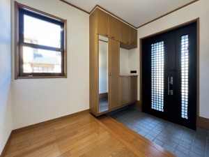 滑川市上梅沢、中古一戸建ての玄関画像です
