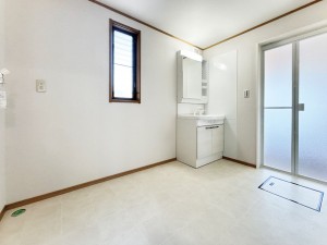 滑川市上梅沢、中古一戸建ての洗面画像です