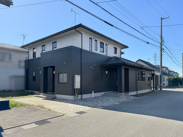 滑川市上梅沢、中古一戸建ての外観画像です