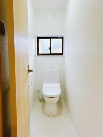 富山市北代、中古一戸建てのトイレ画像です