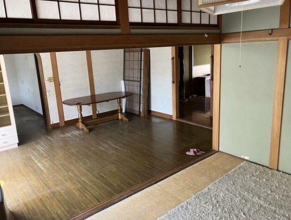 富山市ひよどり南台、中古一戸建ての居間画像です