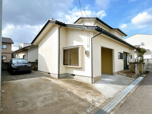富山市四ツ葉町、中古一戸建ての外観画像です