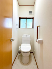 富山市四ツ葉町、中古一戸建てのトイレ画像です