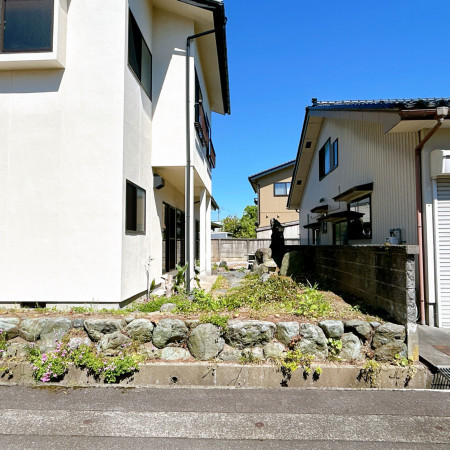 富山市四ツ葉町、中古一戸建ての外観画像です
