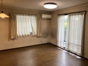 富山市赤田、中古一戸建ての居間画像です