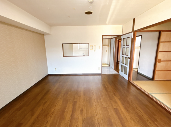 富山市東田地方町、マンションの居間画像です