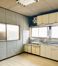 射水市八塚、中古一戸建ての居間画像です