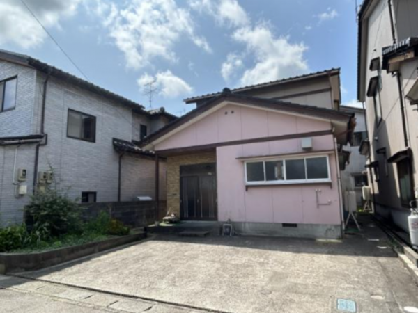 射水市八塚、中古一戸建ての外観画像です