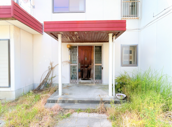 滑川市上小泉、中古一戸建ての玄関画像です
