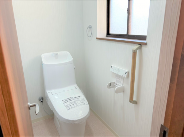 富山市新庄町、中古一戸建てのトイレ画像です
