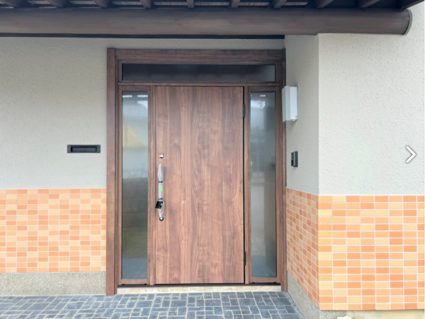 富山市新庄町、中古一戸建ての玄関画像です