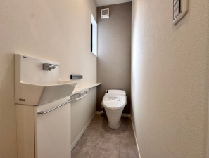 富山市大泉、新築一戸建てのトイレ画像です