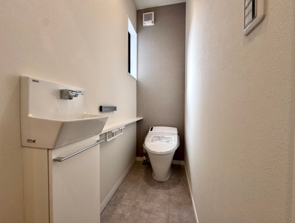 富山市大泉、新築一戸建てのトイレ画像です