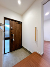 富山市町村、中古一戸建ての玄関画像です