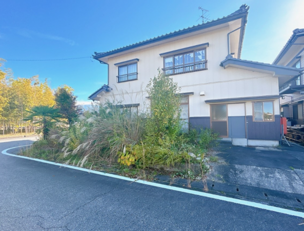 黒部市三日市、中古一戸建ての外観画像です