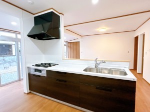 富山市月岡町、中古一戸建てのキッチン画像です