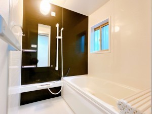 富山市月岡町、中古一戸建ての風呂画像です