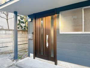 富山市月岡町、中古一戸建ての玄関画像です