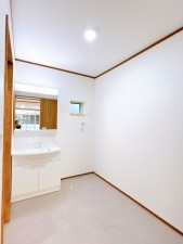 富山市月岡町、中古一戸建ての洗面画像です