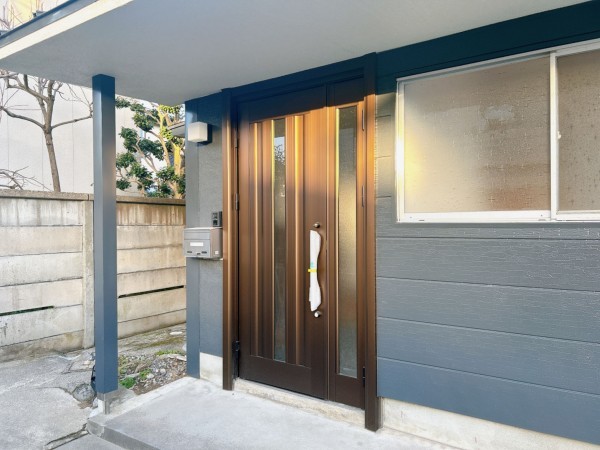 富山市月岡町、中古一戸建ての玄関画像です