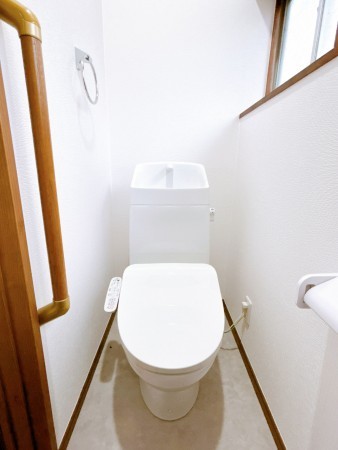 富山市月岡町、中古一戸建てのトイレ画像です