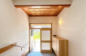 富山市松若町、中古一戸建ての玄関画像です