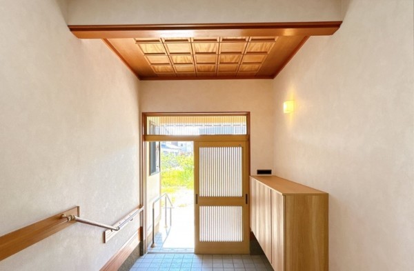 富山市松若町、中古一戸建ての玄関画像です