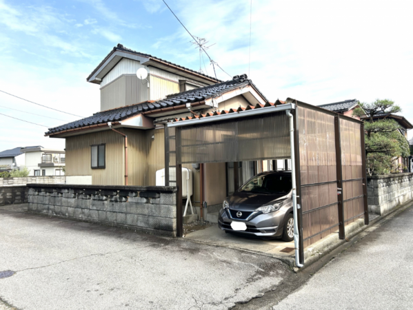 富山市富岡町、中古一戸建ての外観画像です