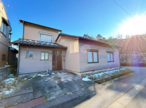 魚津市六郎丸、中古一戸建ての外観画像です