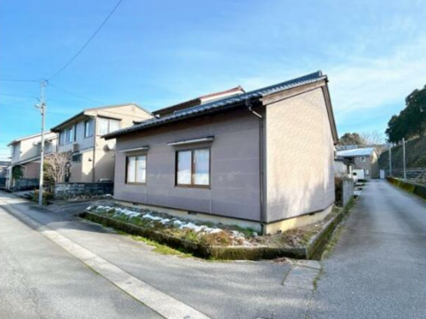 魚津市六郎丸、中古一戸建ての外観画像です