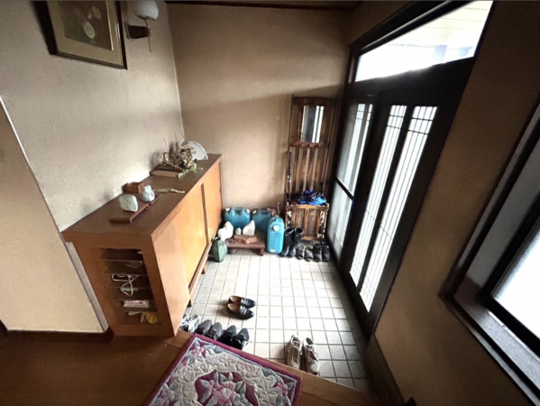 黒部市新堂、中古一戸建ての玄関画像です