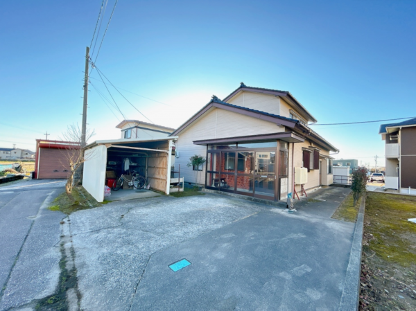 黒部市新堂、中古一戸建ての外観画像です