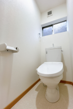 富山市草島、中古一戸建てのトイレ画像です