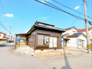 射水市土合、中古一戸建ての外観画像です