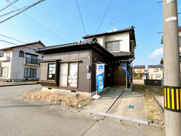 射水市土合、中古一戸建ての外観画像です